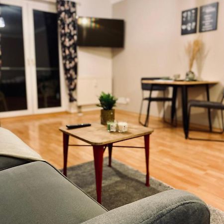 Saniertes Studio mit Balkon, WLAN, Netflix&Küche in City-Nähe Erfurt Exterior foto